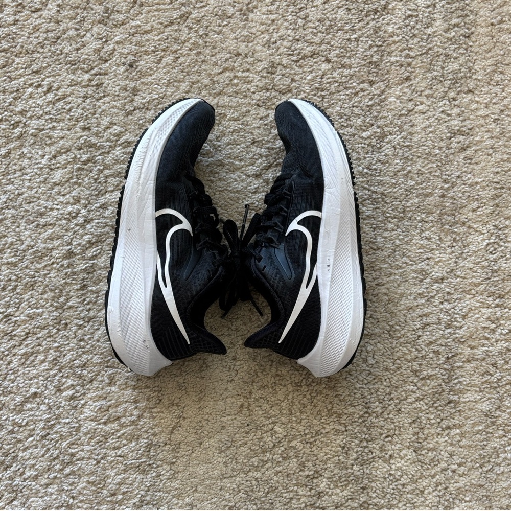 Nike Air Zoom Pegasus 40 Black White Running Shoes Women’s - Picture 3 of 5